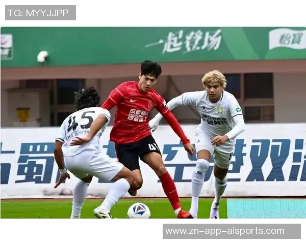 蓉城争冠梦碎球迷怒斥管理层引援无力引发热议